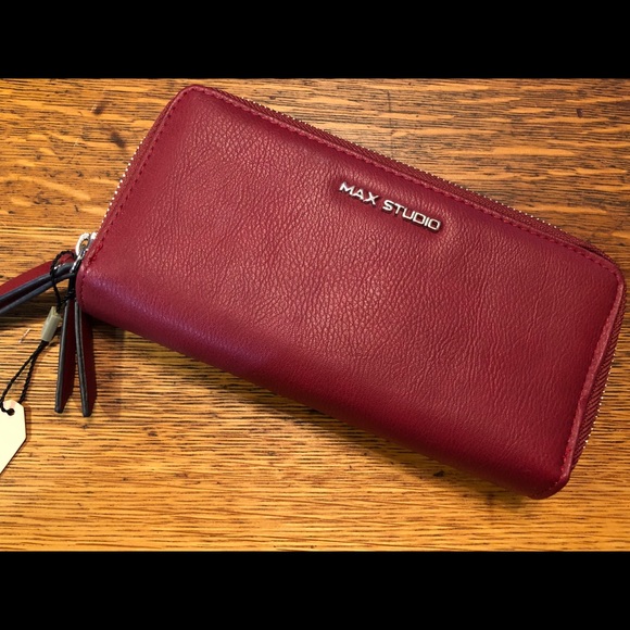 max studio wallet